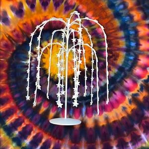 WHITE METAL STAR WILLOW TREE